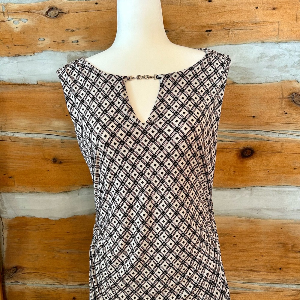 Stylish White House Black Market Sleeveless Blouse